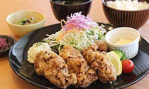 写真:味恋 鶏からあげ定食