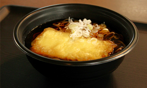 写真:源泉豆腐の厚揚げ蕎麦