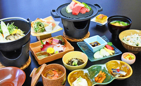 写真:夕食膳(三元豚付コース)